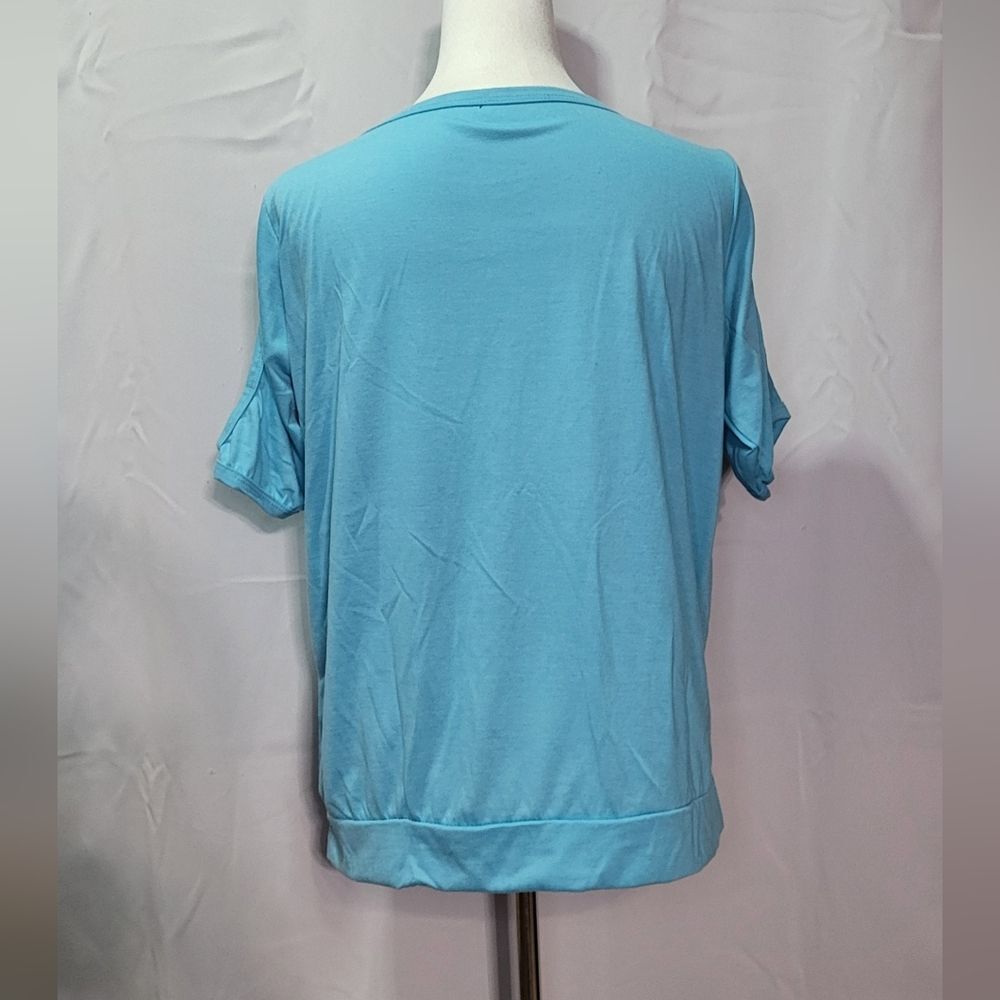 Women's NWOT Blue Cold Shoulder Feather Print Short Sleeve Top Size Large - Picture 9 of 10